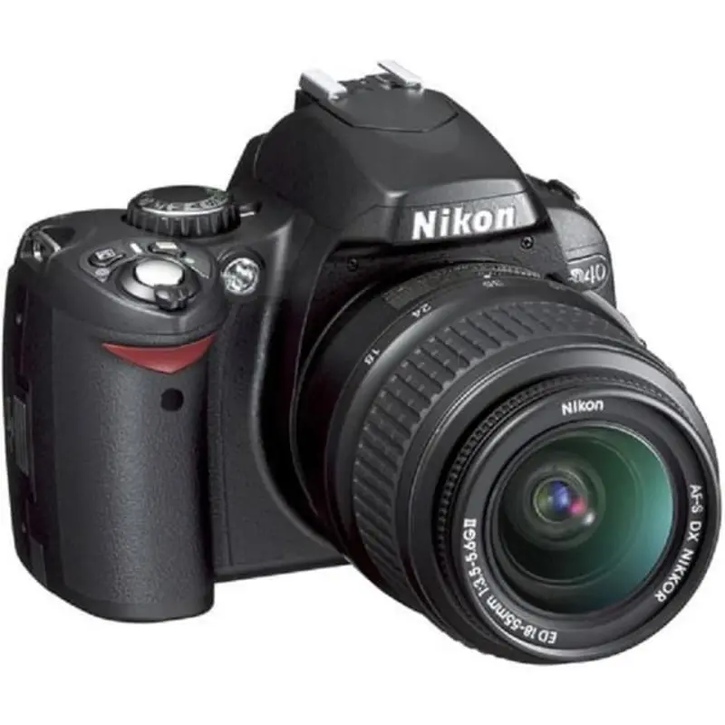 D40 SLR - Black + Nikon AF-S DX Nikkor 18-70mm f/3.5-4.5G IF-ED f/3.5-4.5
