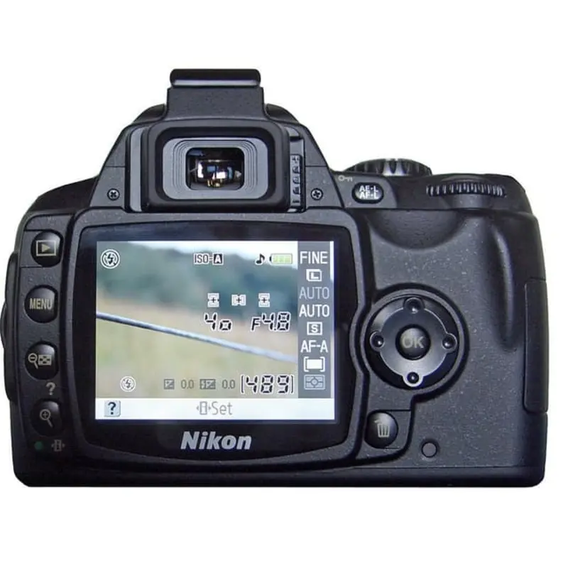 D40 SLR - Black + Nikon AF-S DX Nikkor 18-55mm f/3.5-5.6G ED II f/3.5-5.6