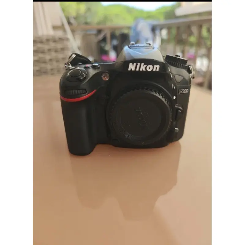NIKON  D7200