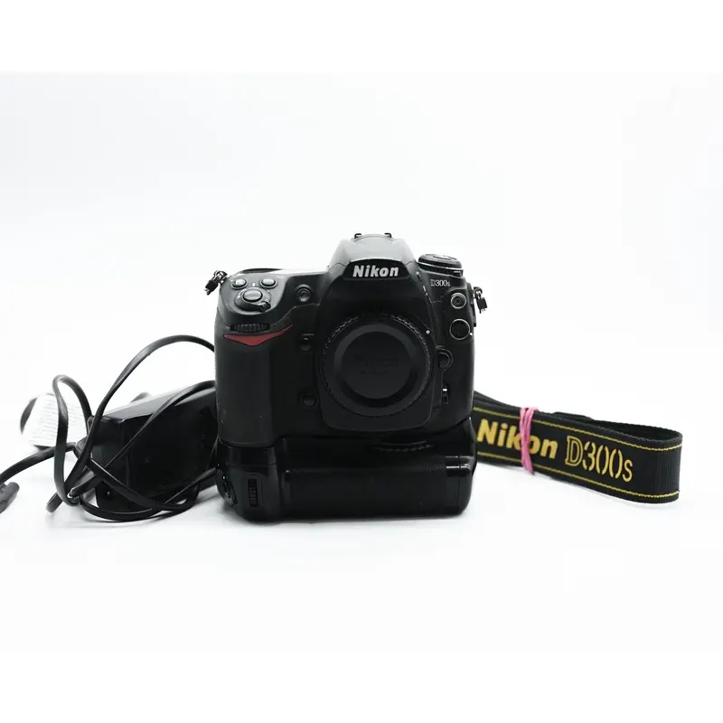 Pre-Owned Nikon D300s with Battery Grip Charger & Caps [SC 90k] 8004596