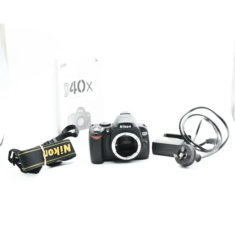 Pre-Owned Nikon D40x w/Manual & Battery Working